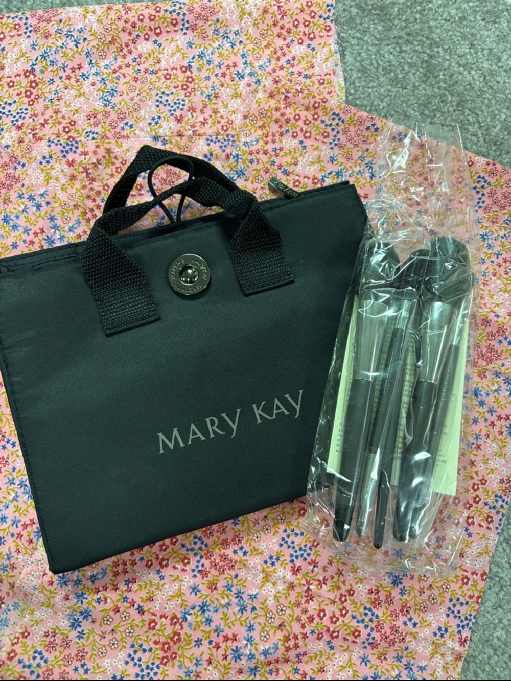 Mary Kay Black Small Cosmetic Tote with Brush Set